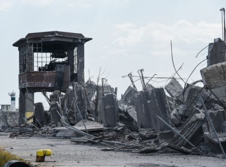 Κατάρρευση κτηρίου στη Δραπετσώνα από τον σεισμό